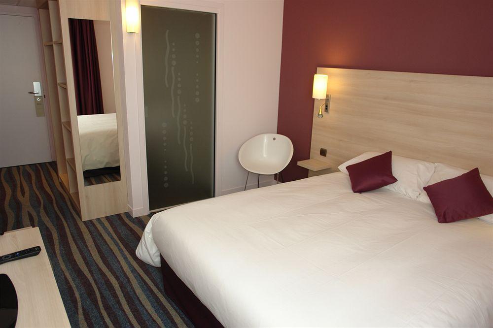 Brit Hotel Vendee Mer Les Achards  Bagian luar foto