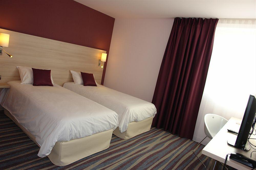 Brit Hotel Vendee Mer Les Achards  Bagian luar foto