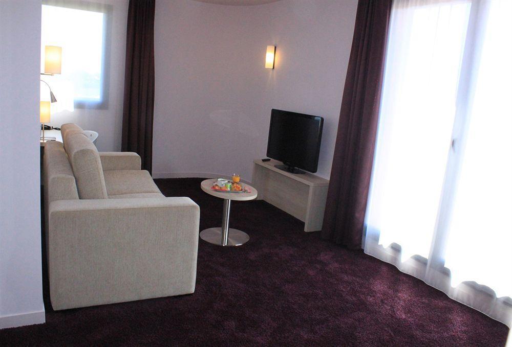 Brit Hotel Vendee Mer Les Achards  Bagian luar foto