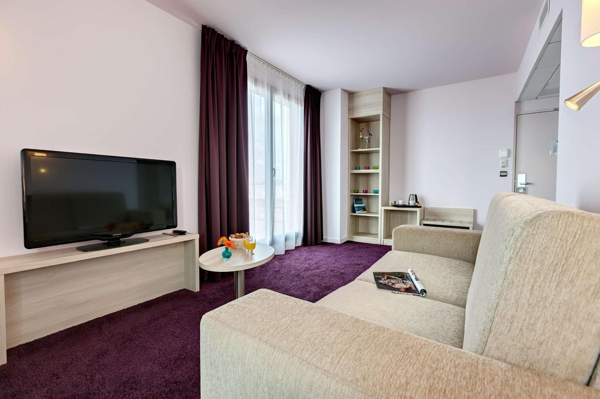 Brit Hotel Vendee Mer Les Achards  Bagian luar foto