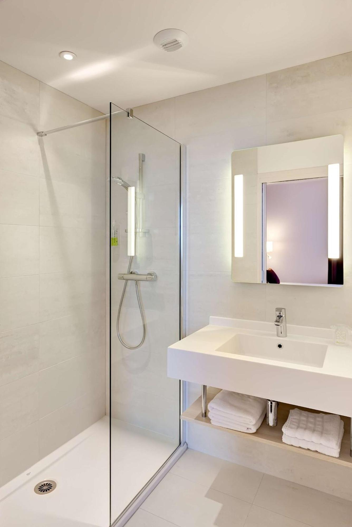 Brit Hotel Vendee Mer Les Achards  Bagian luar foto