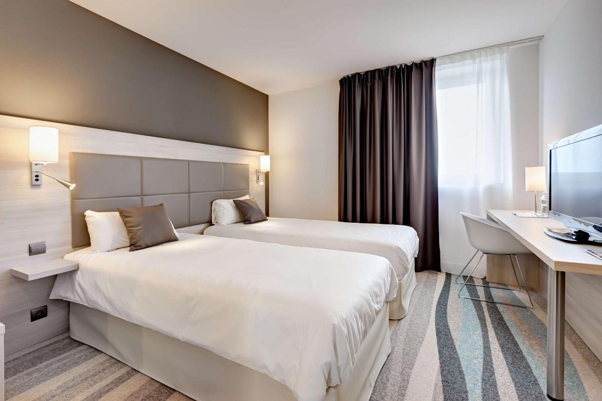 Brit Hotel Vendee Mer Les Achards  Bagian luar foto