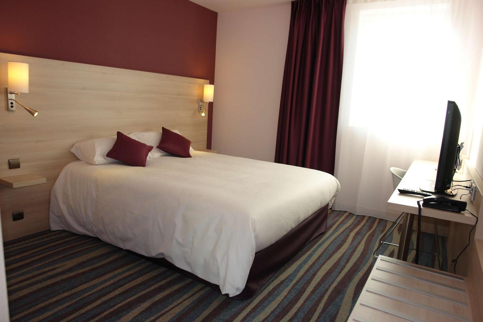 Brit Hotel Vendee Mer Les Achards  Bagian luar foto