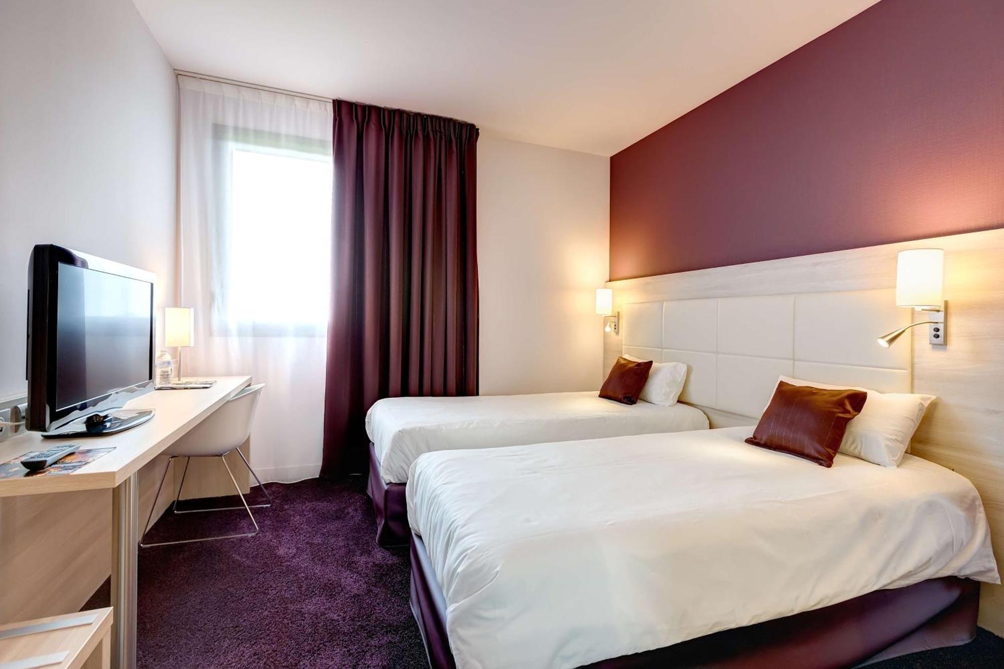Brit Hotel Vendee Mer Les Achards  Bagian luar foto