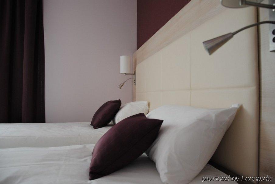 Brit Hotel Vendee Mer Les Achards  Bagian luar foto